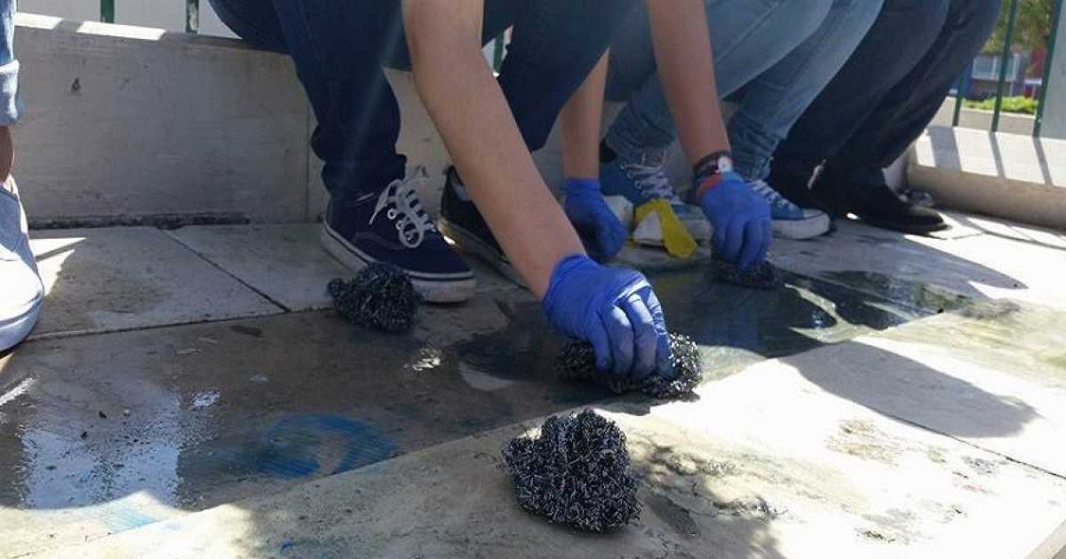 I ragazzi di Lucidafollia: �Ripuliamo Valenzano, paese che ha perso il senso civico�